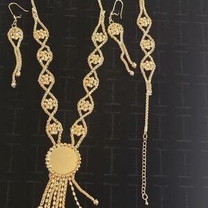 Elegant Gold Necklace and Earring Set